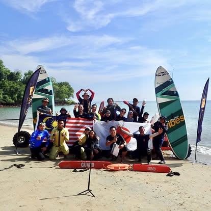 Windsurf and beach guard group photo